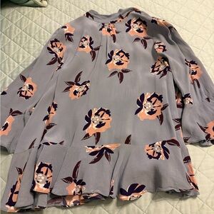 Chic Floral Blouse in Gray and Pink